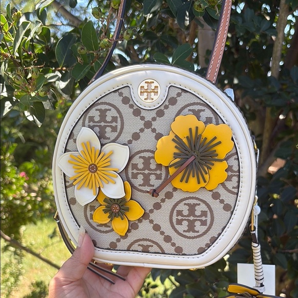 NWT Tory Burch Yellow and White Floral Circle Bag - Picture 2 of 14